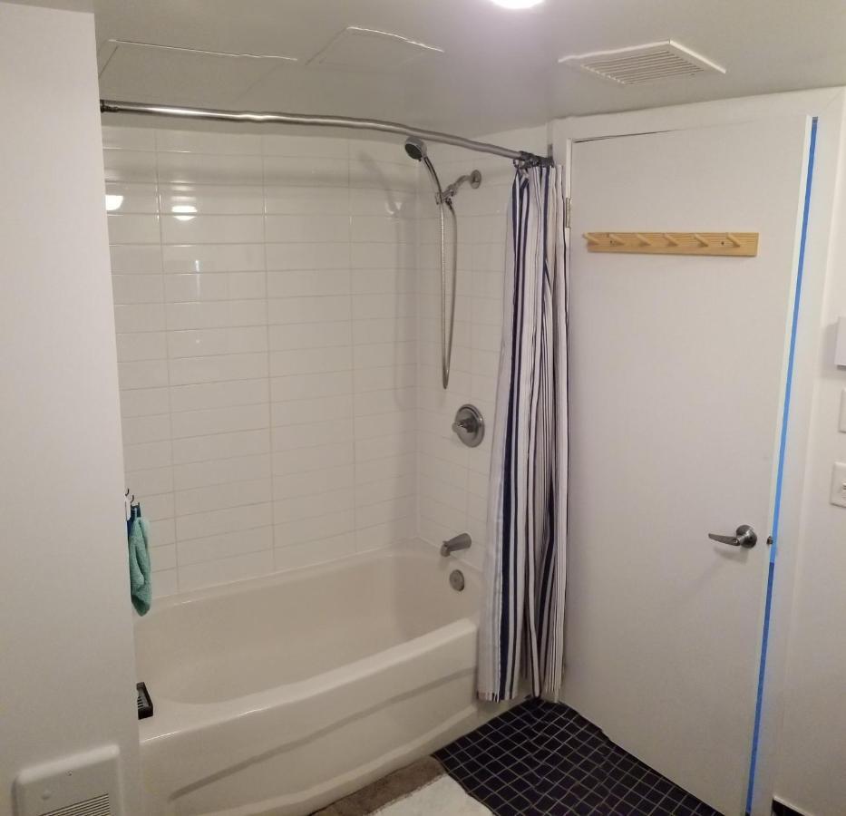 Very Nice, Clean And Quiet Double Room Next To Downtown Montreal Bagian luar foto